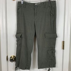 Banana Republic army green cargo capri’s size 6.